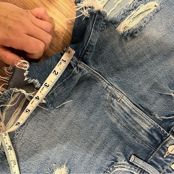 Frame Le Grand Garçon denim shorts in Montgrove Rips - Picture 7 of 9